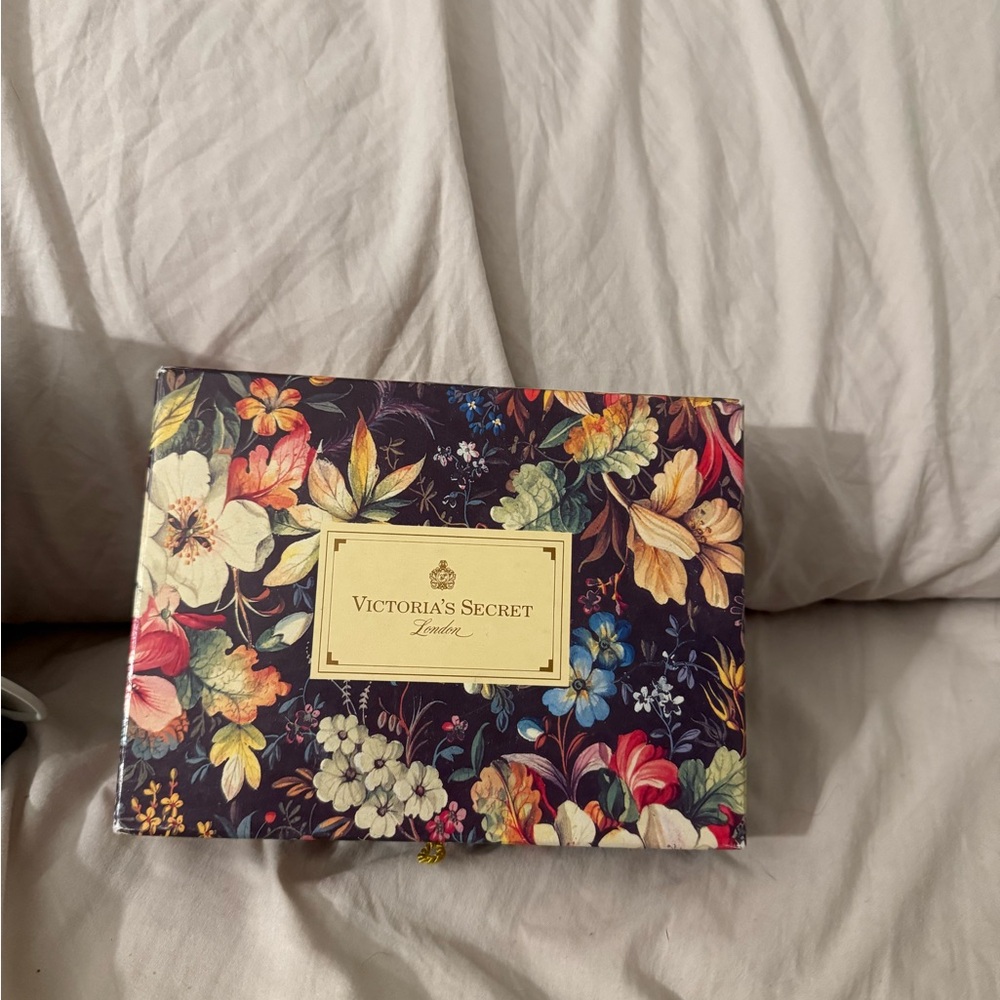 5/$25 Vintage Victoria's Secret Classics By Request Box Set